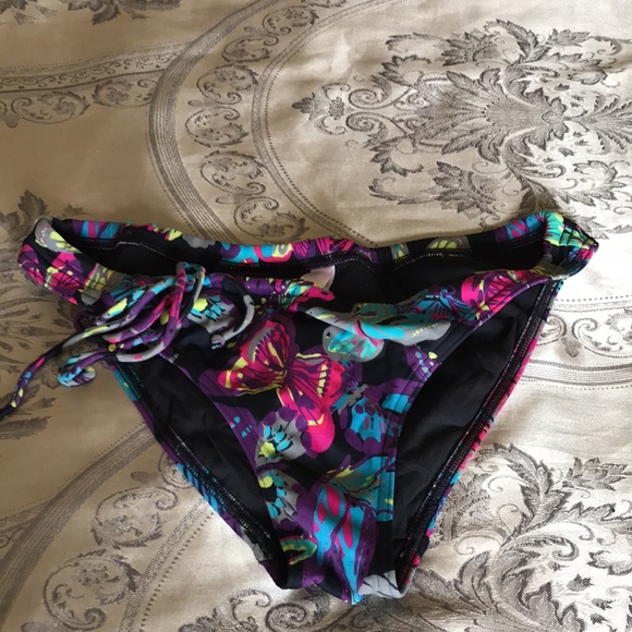 Victoria Secret Bikini Swim Suit (S) - Picture 4 of 8